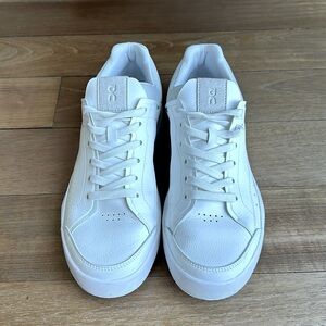 On THE ROGER Women’s Sneaker Sz9